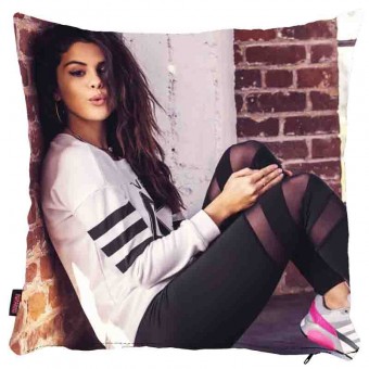 Selena Gomez Yastık Kılıfı